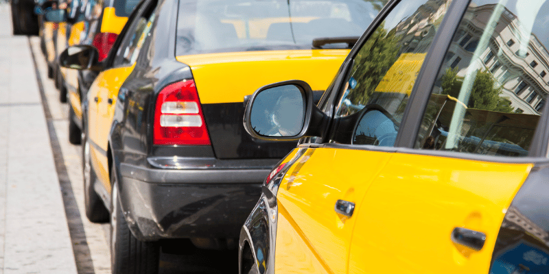 Viaje en taxi desde Cornellà a Barcelona - opción ideal para turismo, familias y negocios