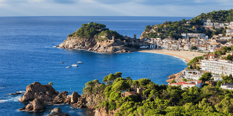 Viaje en taxi desde Barcelona a Tossa de Mar - ideal para turismo y vacaciones en familia