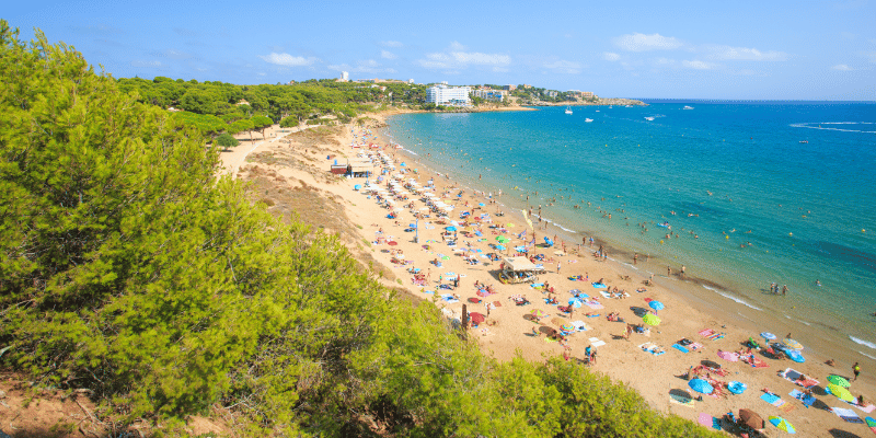 Servicio de taxi de Barcelona a Salou - viaje rápido y seguro hasta la playa